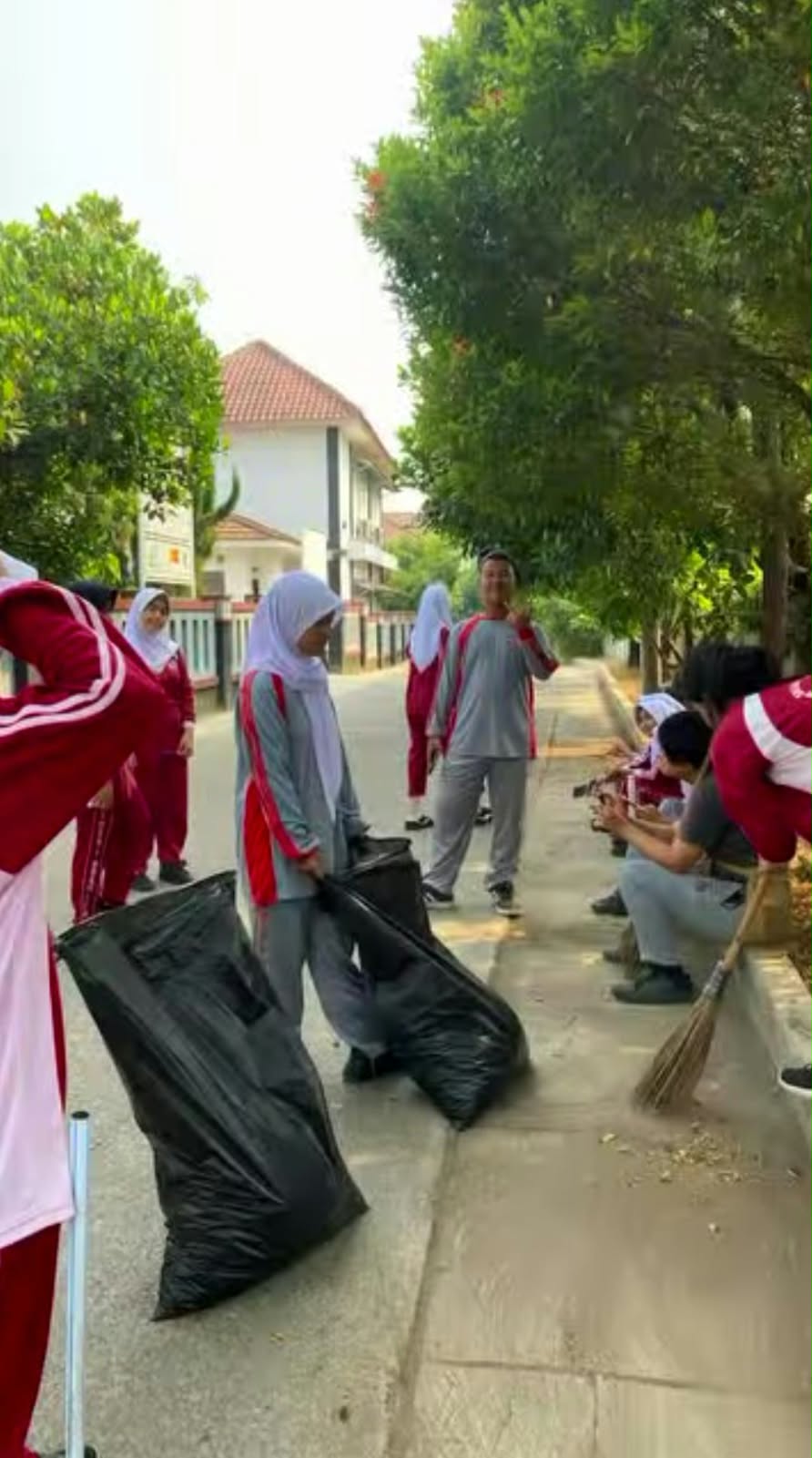 Foto dokumentasi 3 kegiatan World clean up day!